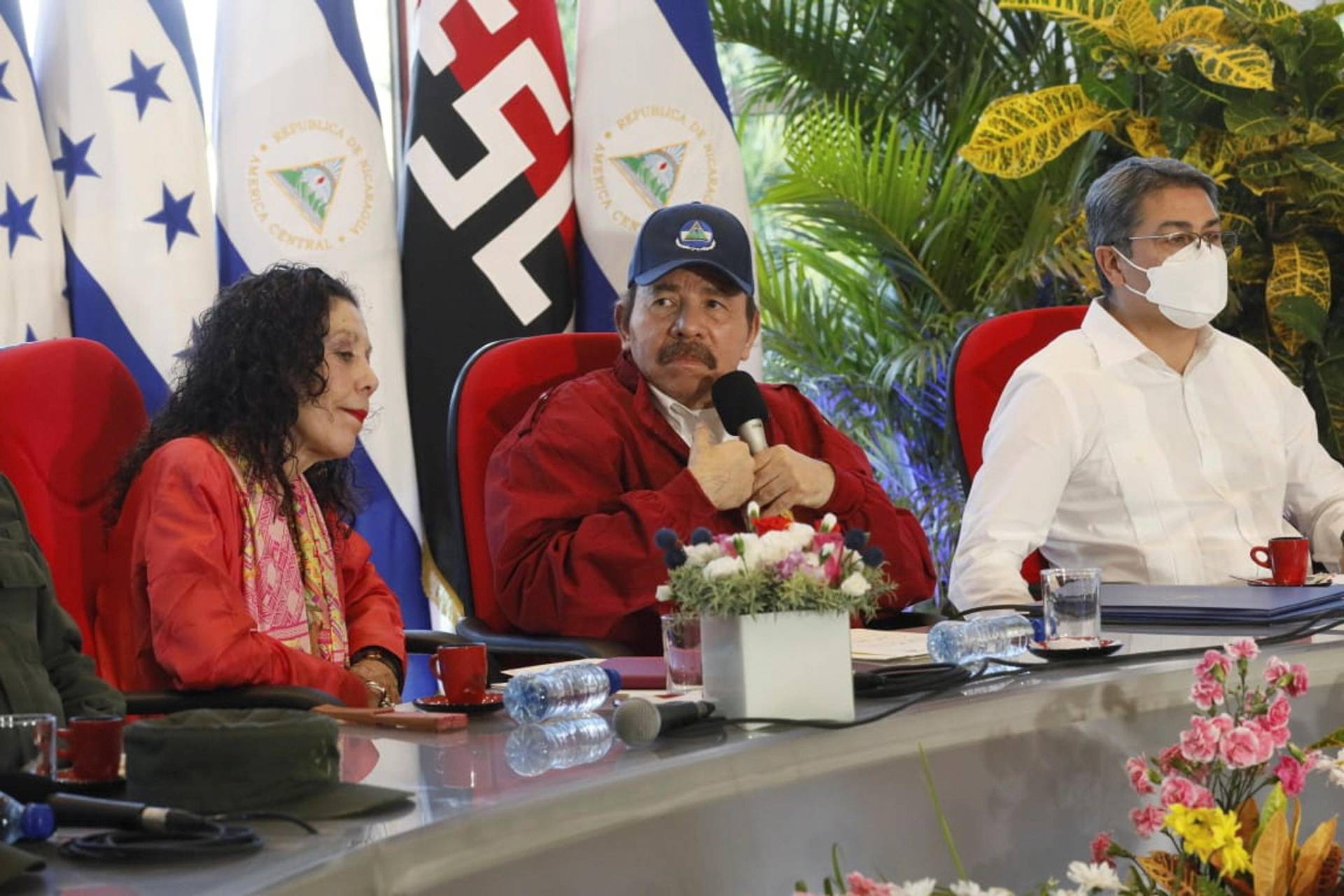 Nicaraguan President Daniel Ortega meets with his Honduran counterpart Juan Orlando Hernandez, in Managua