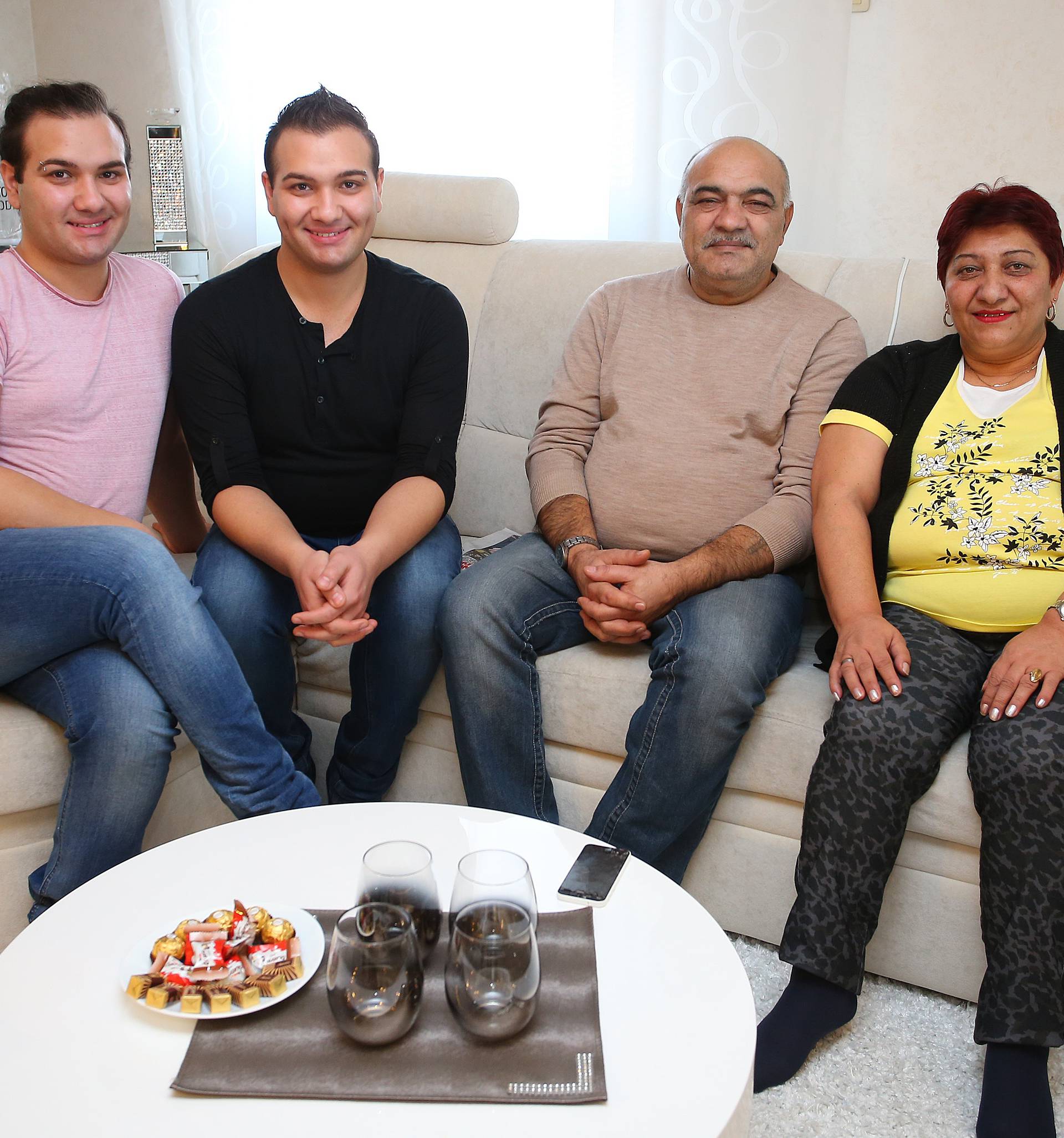 Doma je najljepše:  Mika i Giba Vasić vratili su se roditeljima