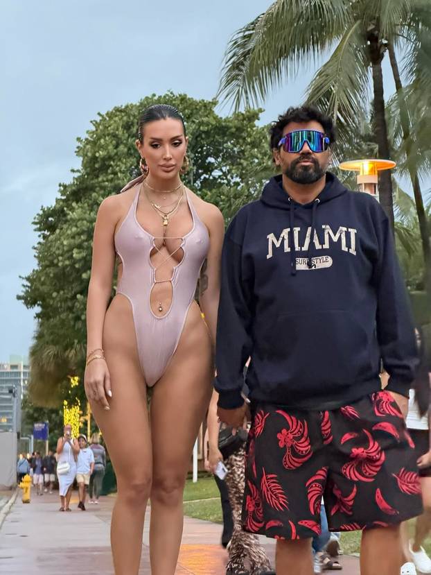 FOTO Ima pjesmu sa Severinom, stavio silikone u prsa, presadio i dlake: Ovako se mijenjao Azis