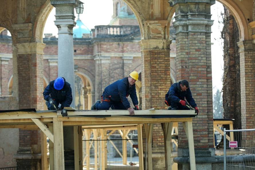 Mirogoj devastiran: U potresu oštećeno čak 6000 grobova...