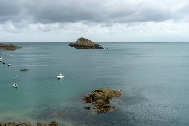 High and low tide in Britanny coast
