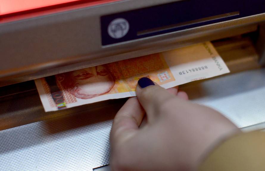 Zaba i OTP banka naplaćuju podizanje novca na šalteru
