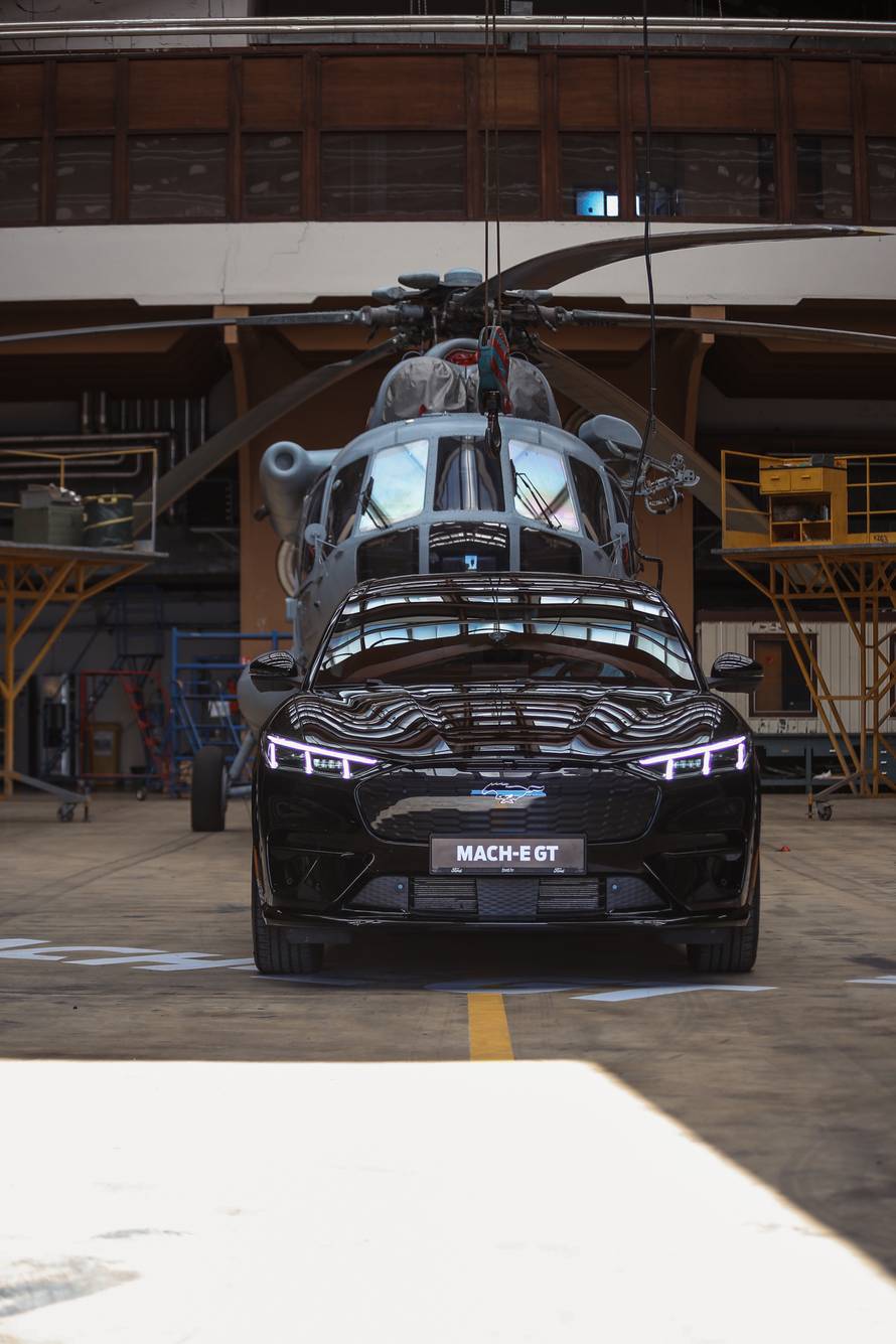 Ovo je potpuno drugačiji Ford Mustang, sa starim originalom ga povezuje ime i ludo ubrzanje