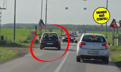VIDEO Nevjerojatna snimka kod Vinkovaca! Rampa spuštena, a ovom genijalcu se baš ne čeka