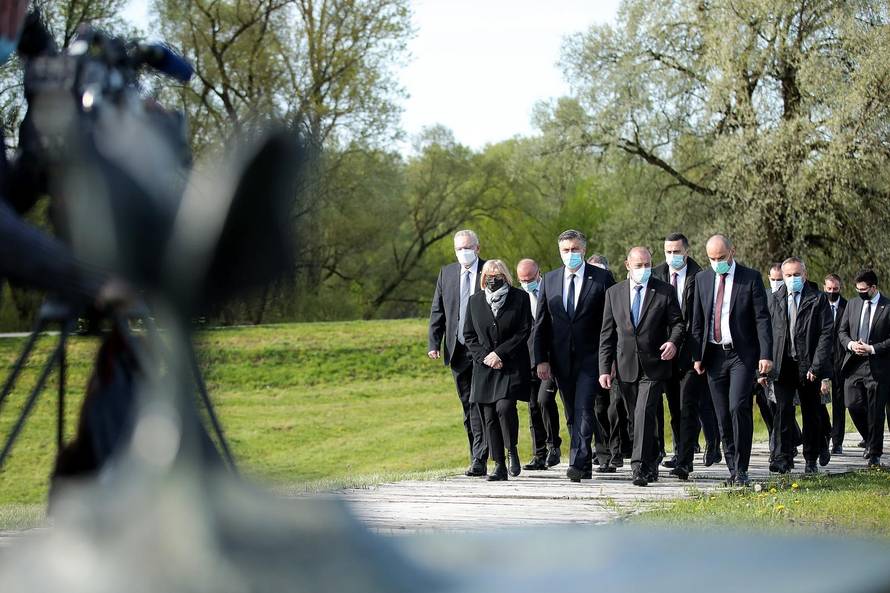 Premijer Plenković sa suradnicim položio vijence povodom 76. obljetnice Jasenovca