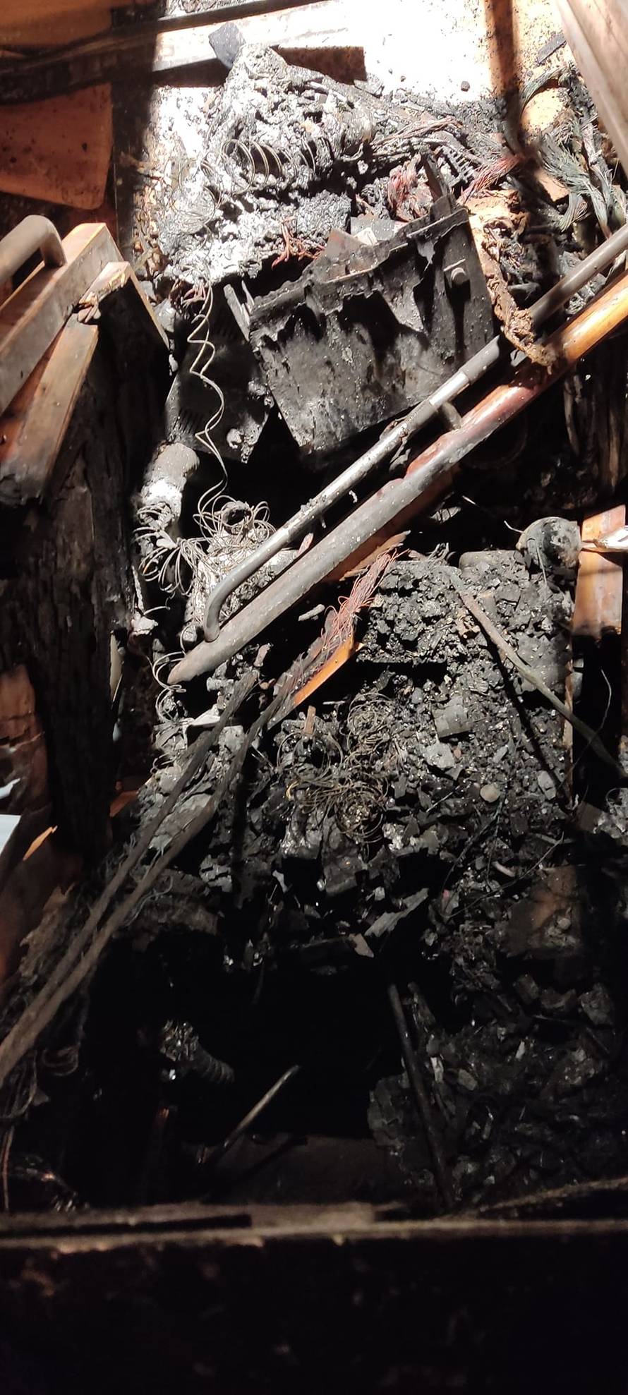 FOTO Ovako izgleda jedrilica na kojoj je kod Visa izbio požar