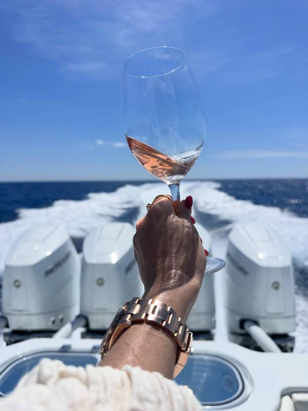 FOTO Severina i Maja Šuput se na tajnom otoku 'skrivaju' od svijeta, evo gdje uživaju