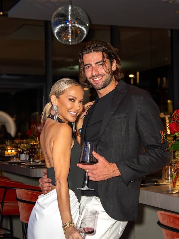 FOTO Brčkanje u bazenu, u ruci šampanjac! Maja objavila fotke iz Dubaija, s njome je i Šime...