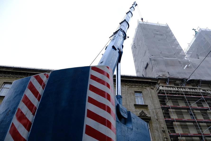 Blokirali dio Palmotićeve ulice u Zagrebu, spuštanje kupole s oštećene crkve ovisit će o vjetru