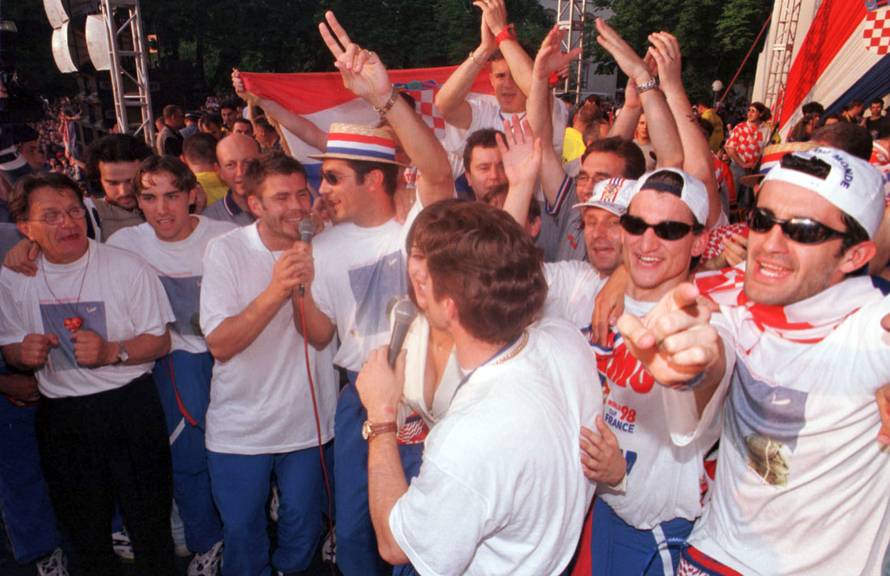 Zagreb: 12.07.1998., do?ek bron?anih nogometaša 