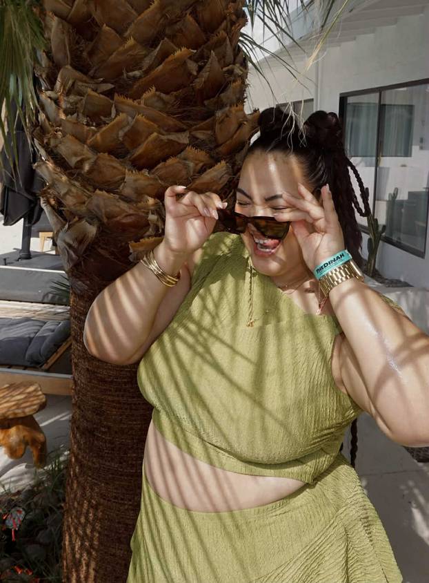 Plus-size influencerica ponosno pokazuje svoje obline: 'Tko se ne bi hvalio ovakvim grudima?'