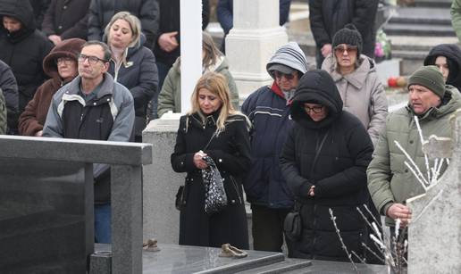 Mladena Bartolovi&cacute;a ispratili na posljednji po&ccaron;inak u Nu&scaron;tru