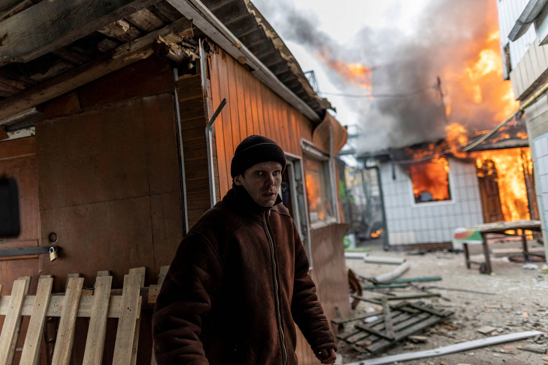 Russian troops advance towards the capital of Kyiv in Irpin