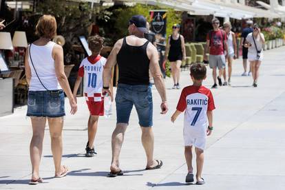 Split: Navijači u šetnji gradom prije utakmice Hrvatska - Francuska