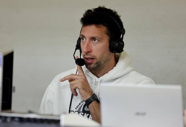 Split: Košarkaši igrali "našminkani" u znak podrške Međunarodnom danu borbe protiv nasilja nad ženama