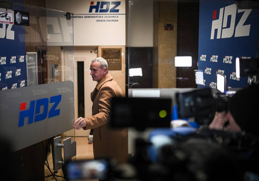 Zagreb: Dolazak članova HDZ-a na sjednicu šireg Predsjedništva i Nacionalnog odbora stranke