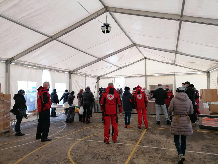 Petrinjci su očajni: 'Ne bih bila ovdje da imam gdje skuhati...'