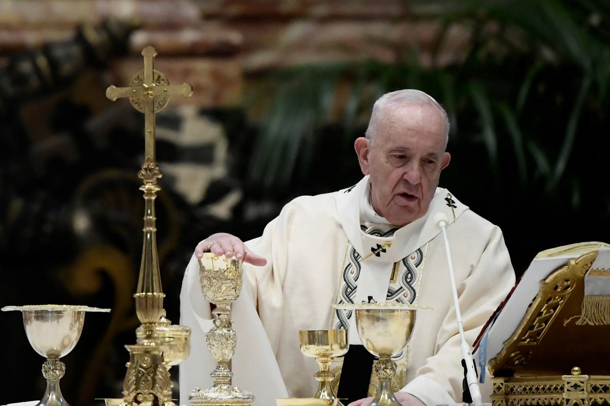 Vatikan: Papa je budan, diše bez pomoći i dobro je. Iz bolnice bi mogao izaći za tjedan dana