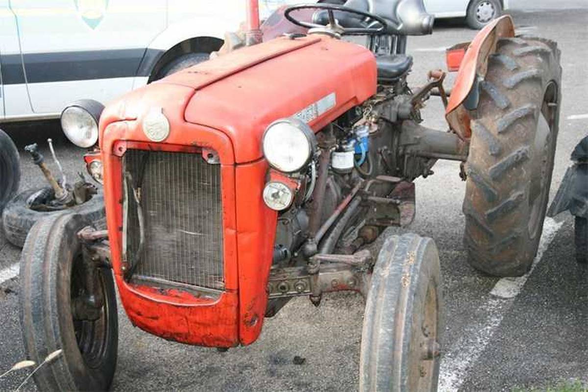 Sudar u Rovinju: Išao pretjecati traktor pa ga udario, traktorist pao s vozila i teško se ozlijedio
