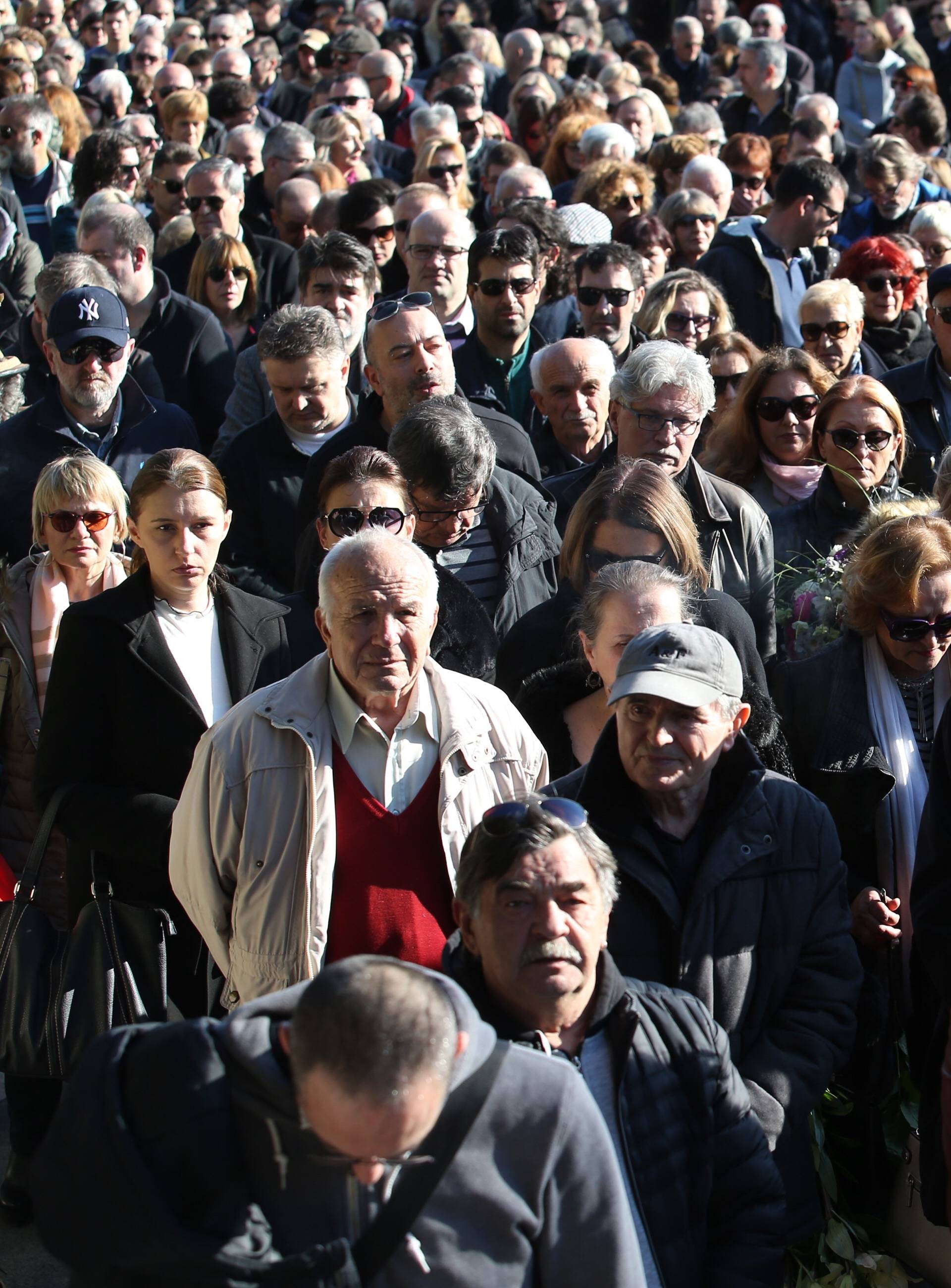 Tisuće ljudi oprostilo se od Predraga Lucića na Lovrincu