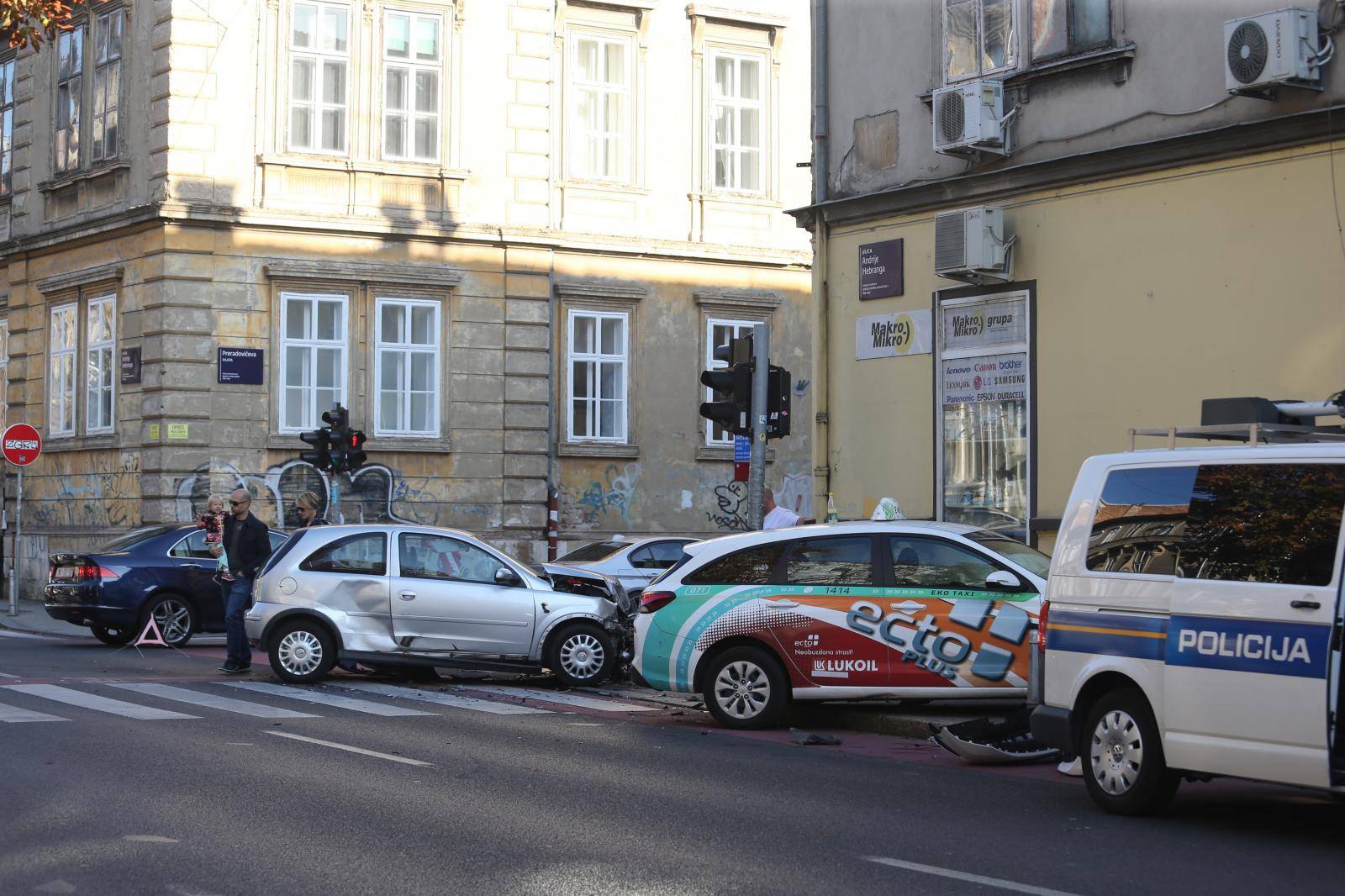 Zagreb: Prometna nesreÄa na kriÅ¾anju PreradoviÄeve i Hebrangove ulice
