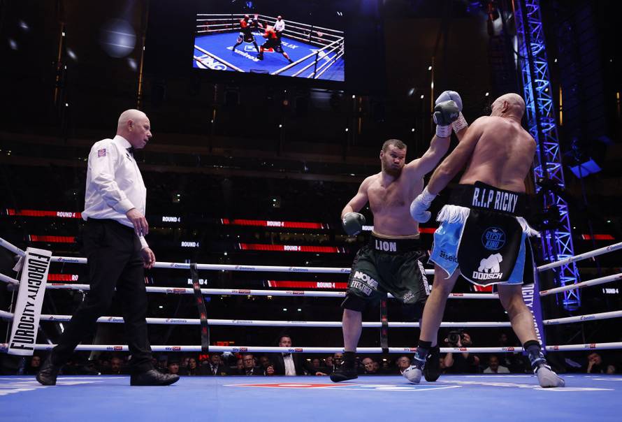 Tyson Fury v Arslanbek Makhmudov