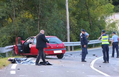 Motociklist poginuo u sudaru s automobilom kod Duge Rese