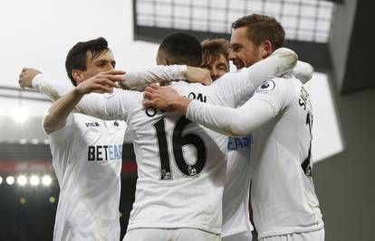 Swansea šokirao 'redse'! Prvo slavlje u prvenstvu na Anfieldu