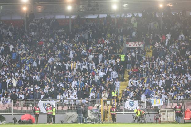 Zenica: Navijači očekuju početak utakmice između Bosne i Hercegovine i Italije