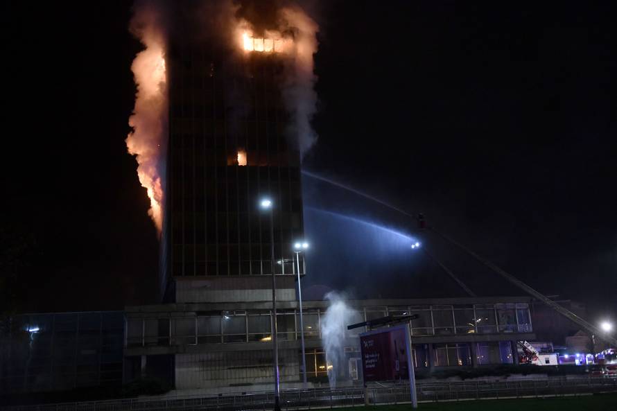 Zagreb: Pozar u Vjesnikovom neboderu