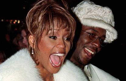 Brown opet šokira: Whitney me prevarila s Tupacom Shakurom