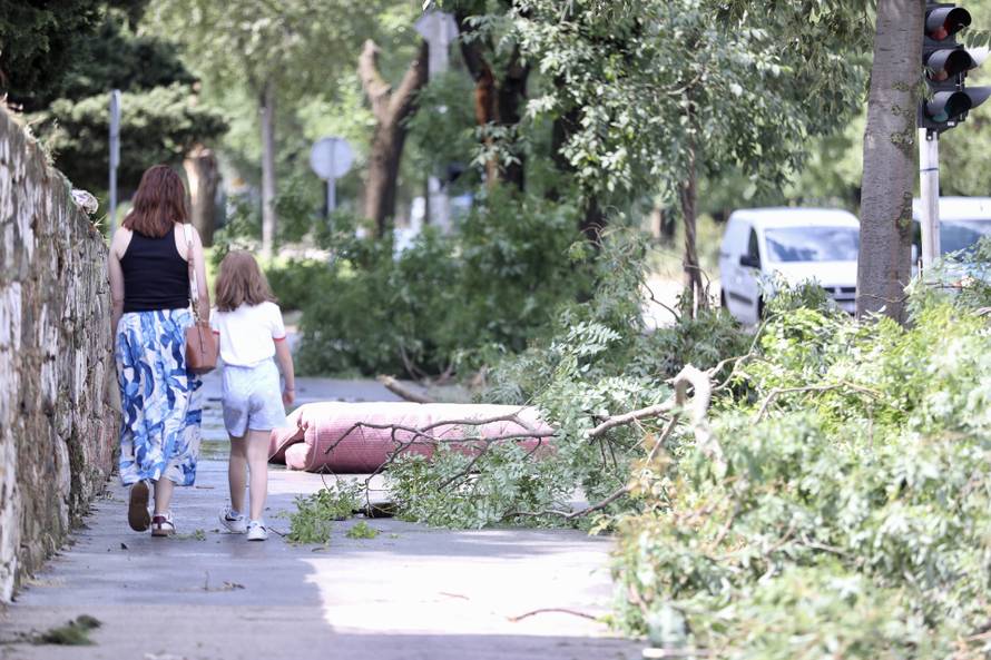 Velike štete u okolici Poljuda nakon oluje koja je poharala Split