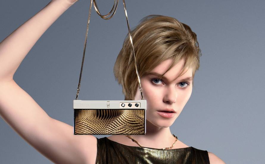 VIDEO Spoj mode i tehnologije: Honor V Purse je telefon koji je i torbica, ali i vizija za budućnost