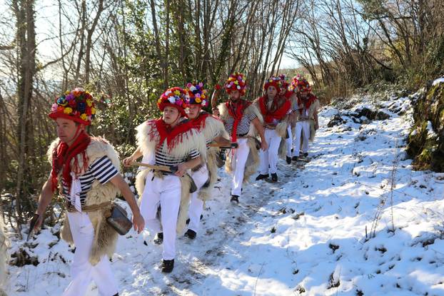 Rukavac: Rukavački zvončari obilaze sela matuljskog zaleđa