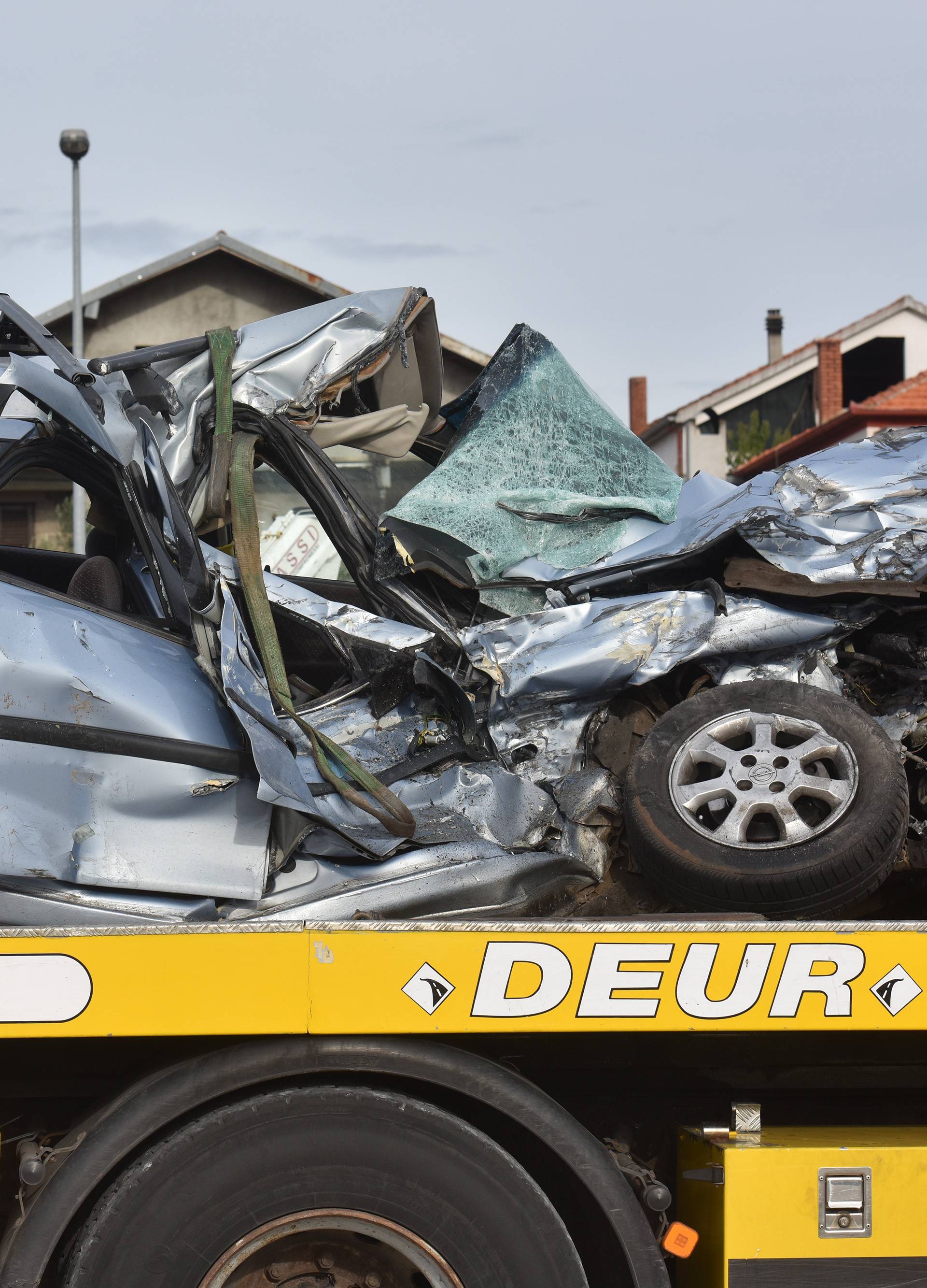 Tragedija u Starigradu: Autom se zabio u kamion i poginuo...