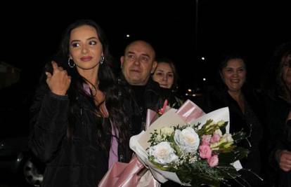 Miss Hrvatske u Tomislavgradu dočekali uz vatromet i pjesmu: 'Vi ste mi vratili mrvicu sjaja'