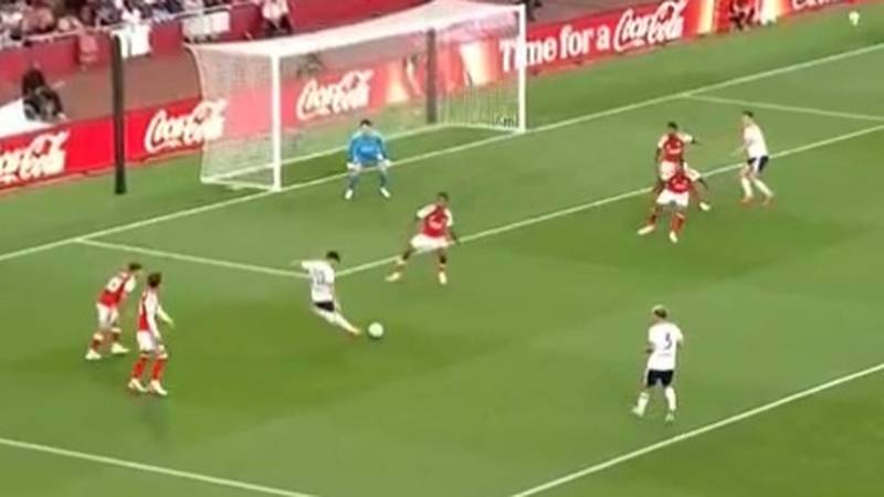 VIDEO Kakav majstor! Baturina slomio dvojicu braniča Arsenala pa sjajno zabio. Pogledajte gol