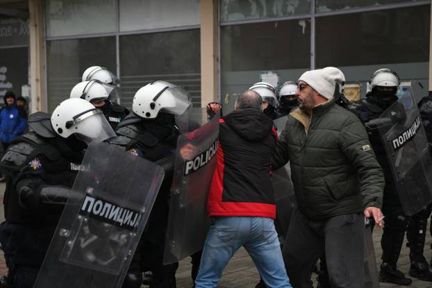 Na većini birališta tijekom lokalnih izbora u Srbiji došlo do incidenata i prosvjeda, intervenirala i policija