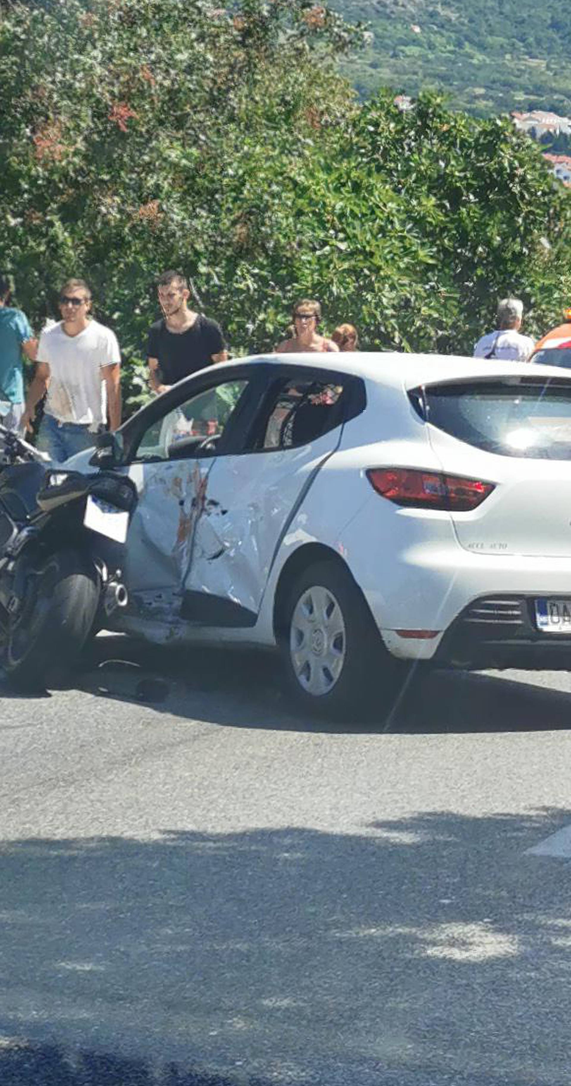 Auto i motor sudarili se kod Dubrovnika, dvoje u bolnici