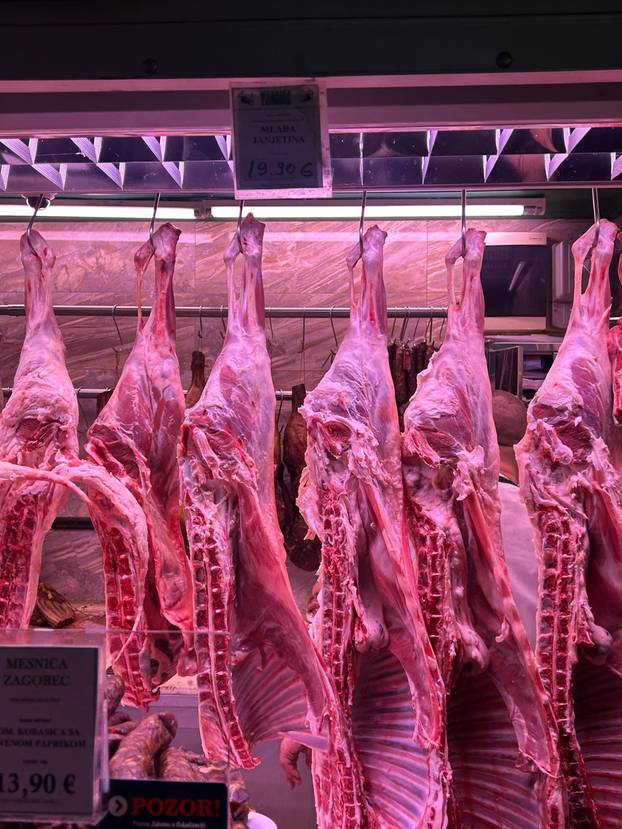 FOTO Građani šokirani! Za kilu janjetine 20 eura, rajčice po 7, a orada na Dolcu čak 28 eura