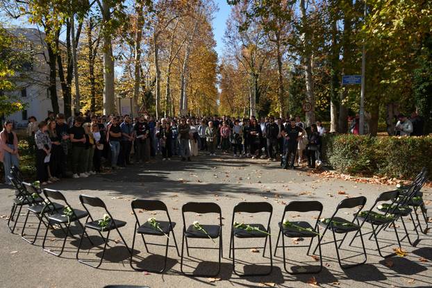 Banja Luka: Građani i studenti odali su počast žrtvama pada nadstrešnice u Novom Sadu