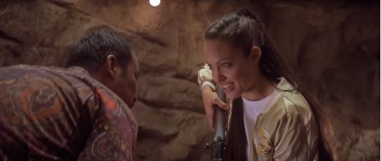 Kruže snimke: Zvijezdu Tomb Raidera pred svima izbo nožem