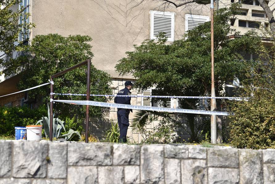 Ploče: Policijski očevid na mjestu gdje je u pucnjavi ubijen maloljetnik