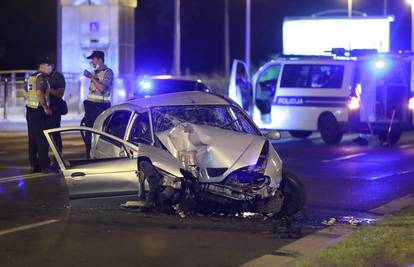 Užas na Aleji Bologne u Zagrebu - autom udario u stup i poginuo