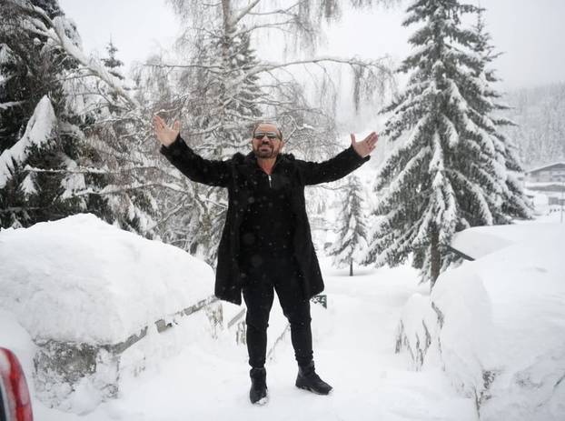 Rijetko tko bi ga prepoznao! Pogledajte kako je popularni Mile Kitić izgledao u mladosti