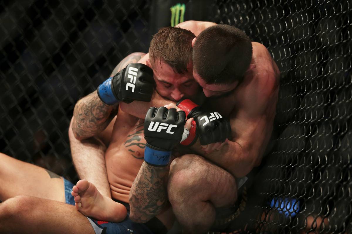 Khabib 'ugušio' Poiriera u 3. rundi i obranio naslov prvaka!