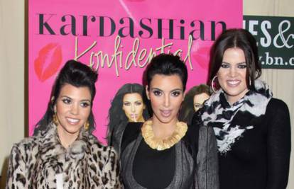Sestre Kardashian bore se za opstanak svoje modne linije