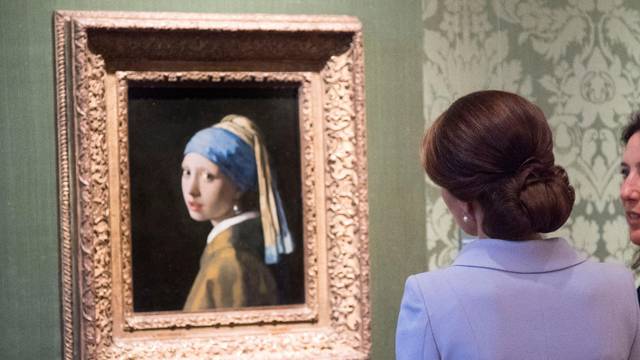 FILE PHOTO: Britain's Kate, the Duchess of Cambridge views Girl with a Pearl Earring by Johannes Vermeer during a visit to the Mauritshuis in The Hague
