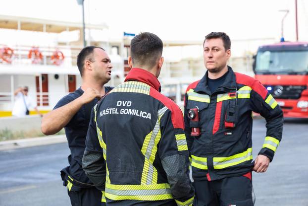 Vatrogasci cijelu noć gasili požar kod Omiša