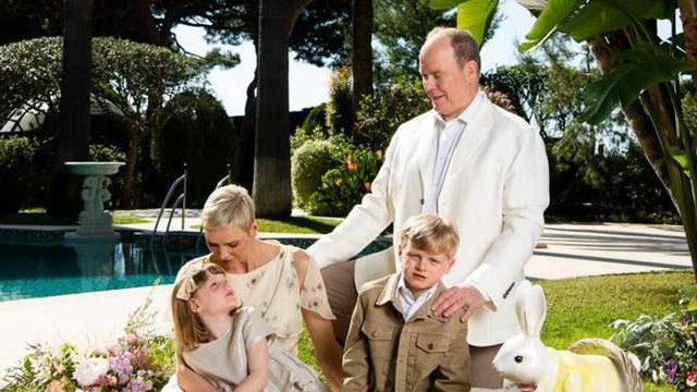 Princeza Charlene vratila se iz psihijatrijske ustanove i objavila fotografiju s obitelji